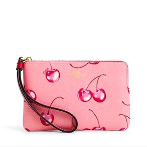 Womens wristlet